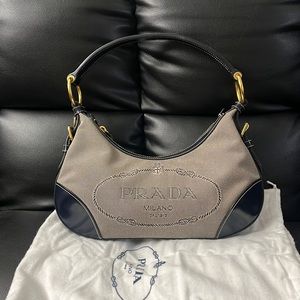 💯 like new authentic Prada bag come with duster